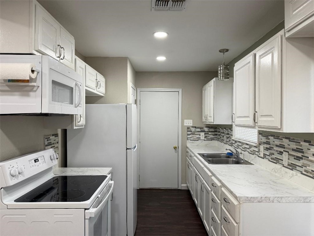 1006 Shiels Dr Property Photo 3
