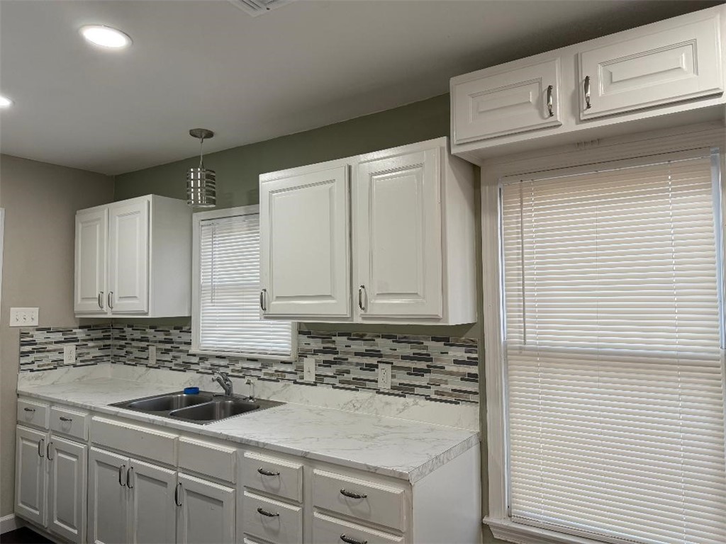 1006 Shiels Dr Property Photo 4