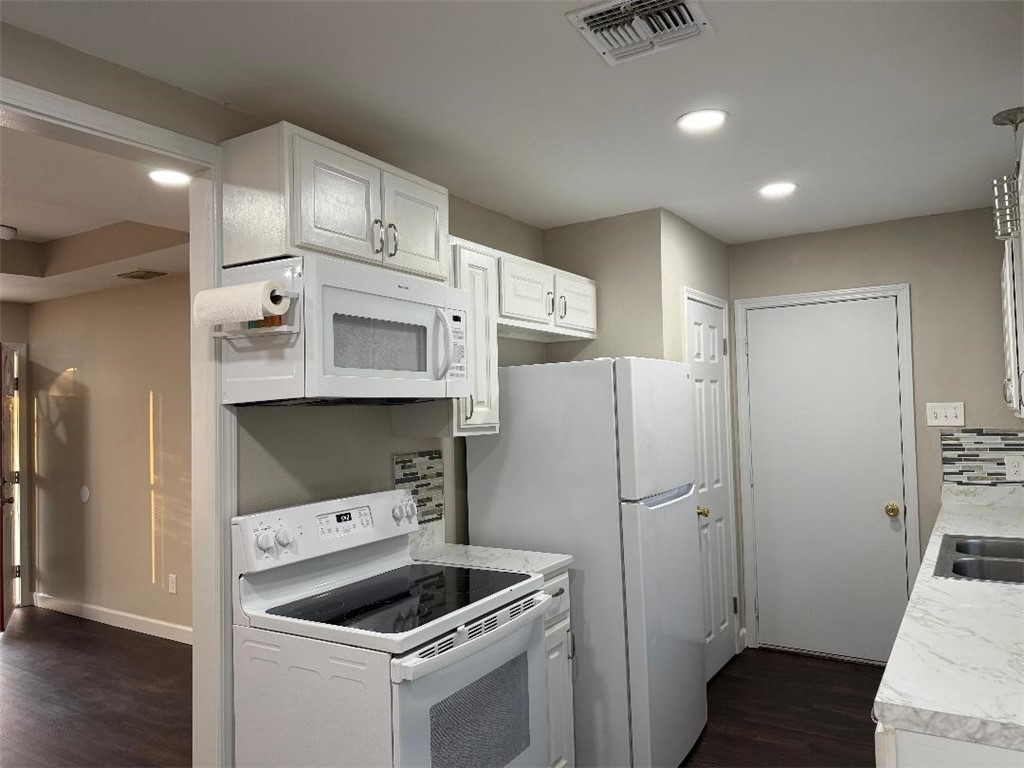1006 Shiels Dr Property Photo 5