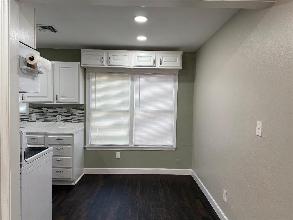1006 Shiels Dr Property Photo 6