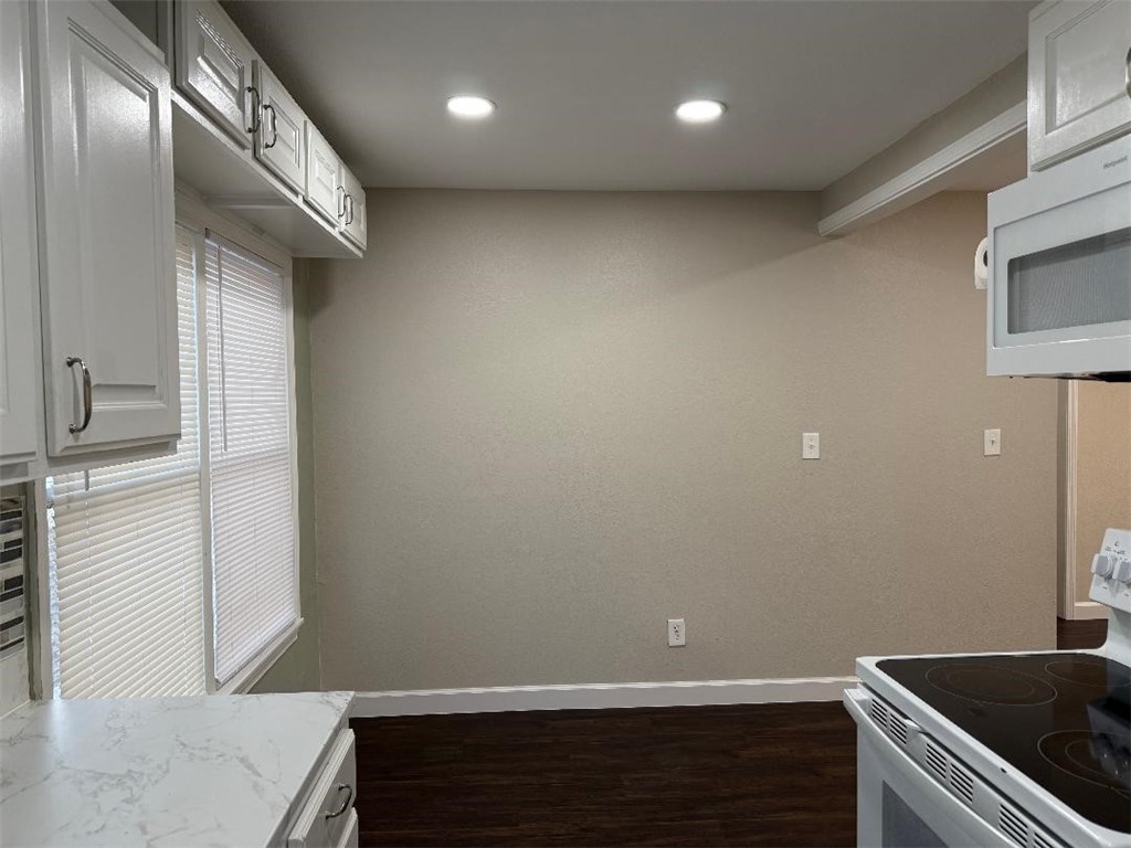 1006 Shiels Dr Property Photo 7