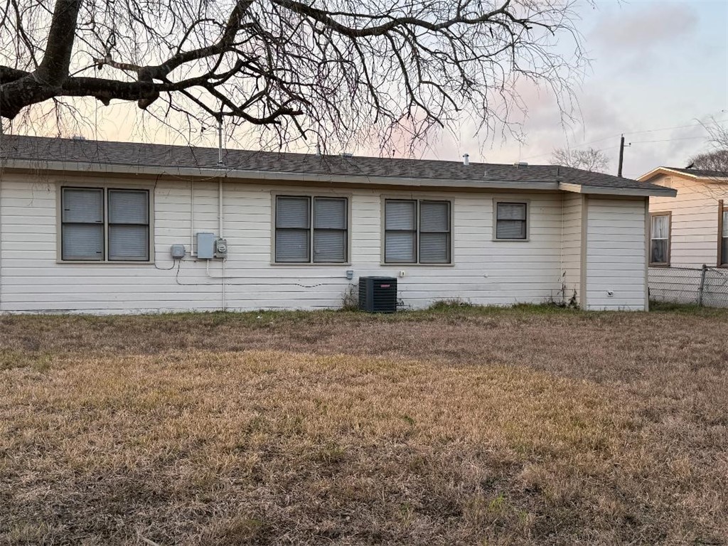 1006 Shiels Dr Property Photo 19