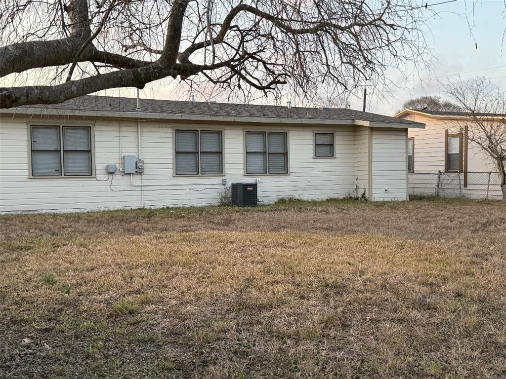 1006 Shiels Dr Property Photo 20
