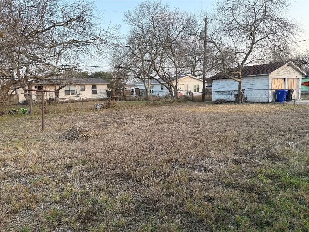 1006 Shiels Dr Property Photo 21