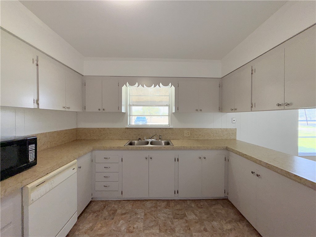 1300 Johnson St Property Photo 4