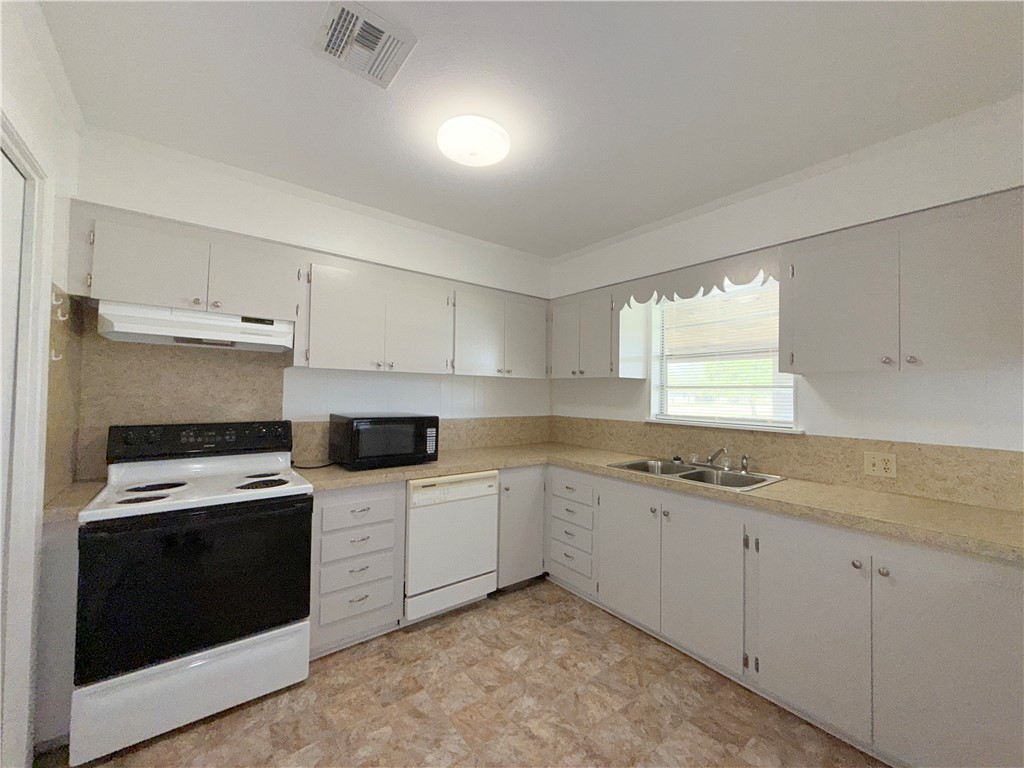 1300 Johnson St Property Photo 5