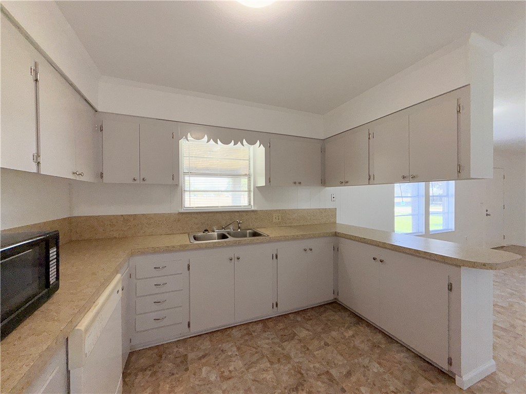 1300 Johnson St Property Photo 15