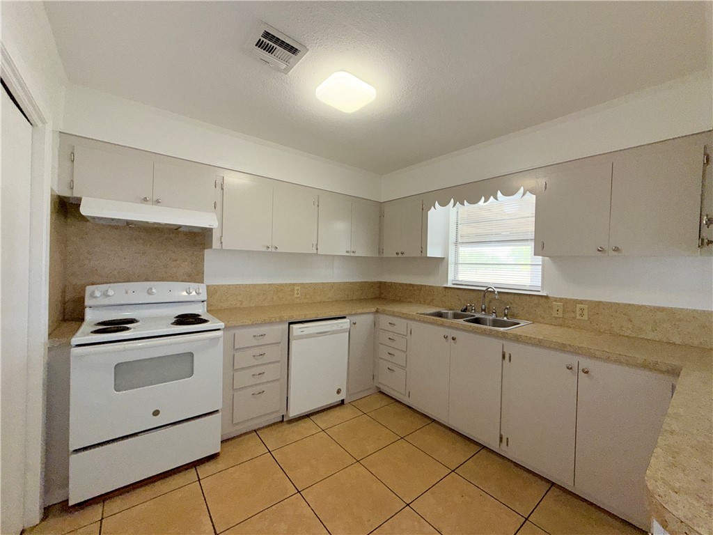 1302 Johnson St Property Photo 5