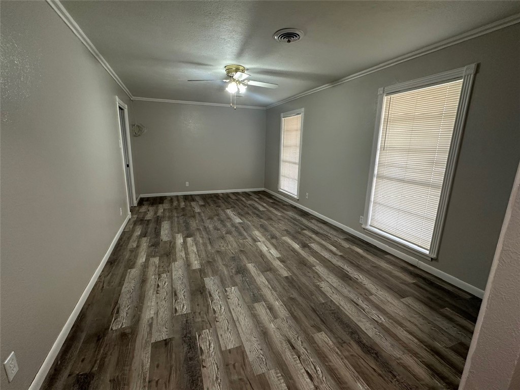 218 Frio Dr Property Photo 3