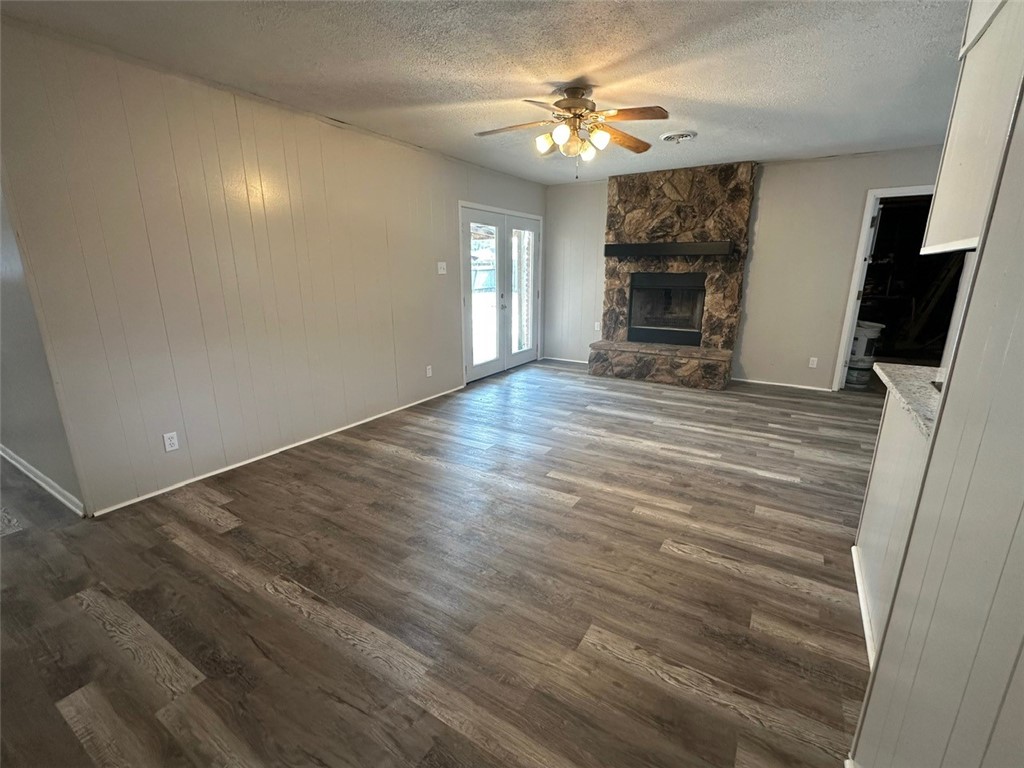 218 Frio Dr Property Photo 4