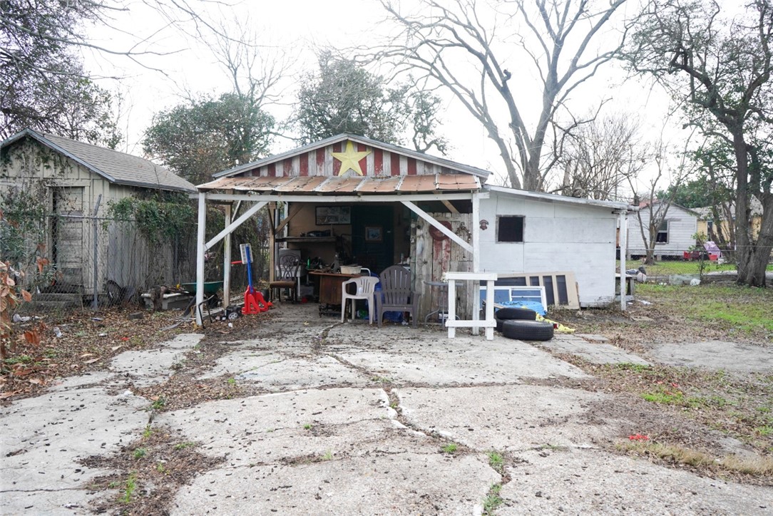 2605 Mary Property Photo 3