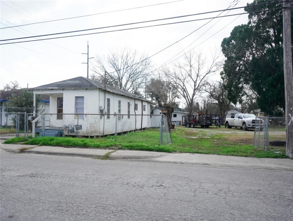 2605 Mary Property Photo 5
