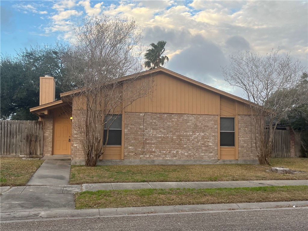 2942 River Bend Ct Property Photo 2