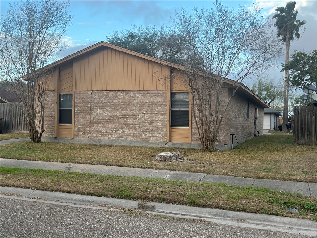 2942 River Bend Ct Property Photo 3