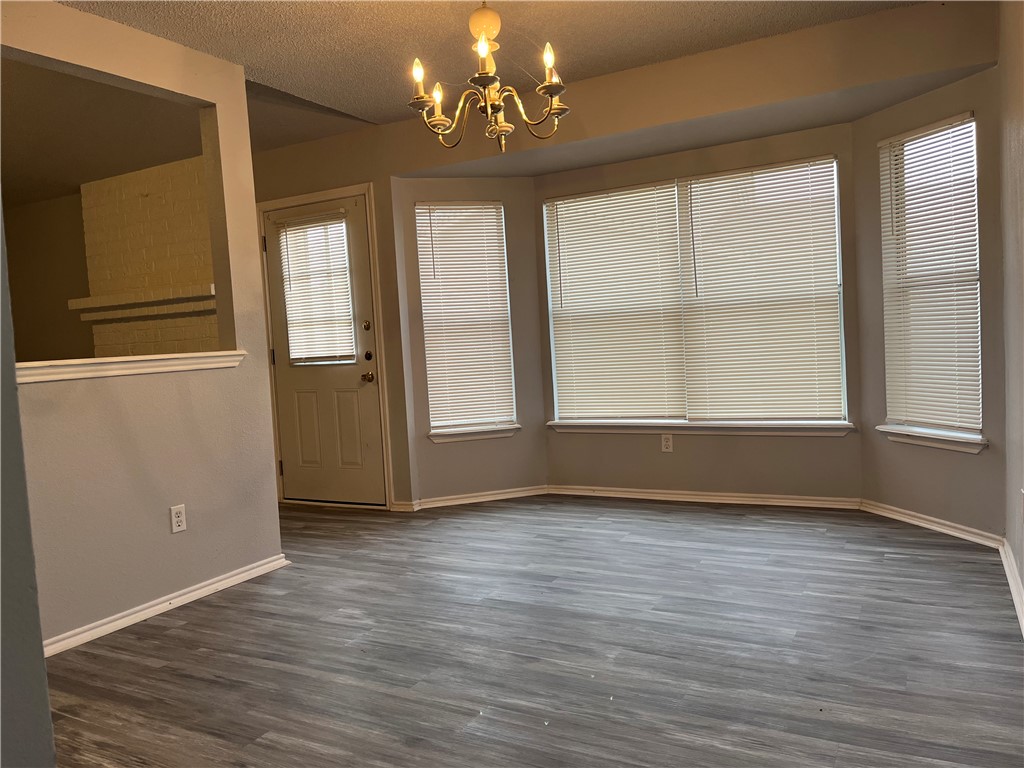 2942 River Bend Ct Property Photo 4