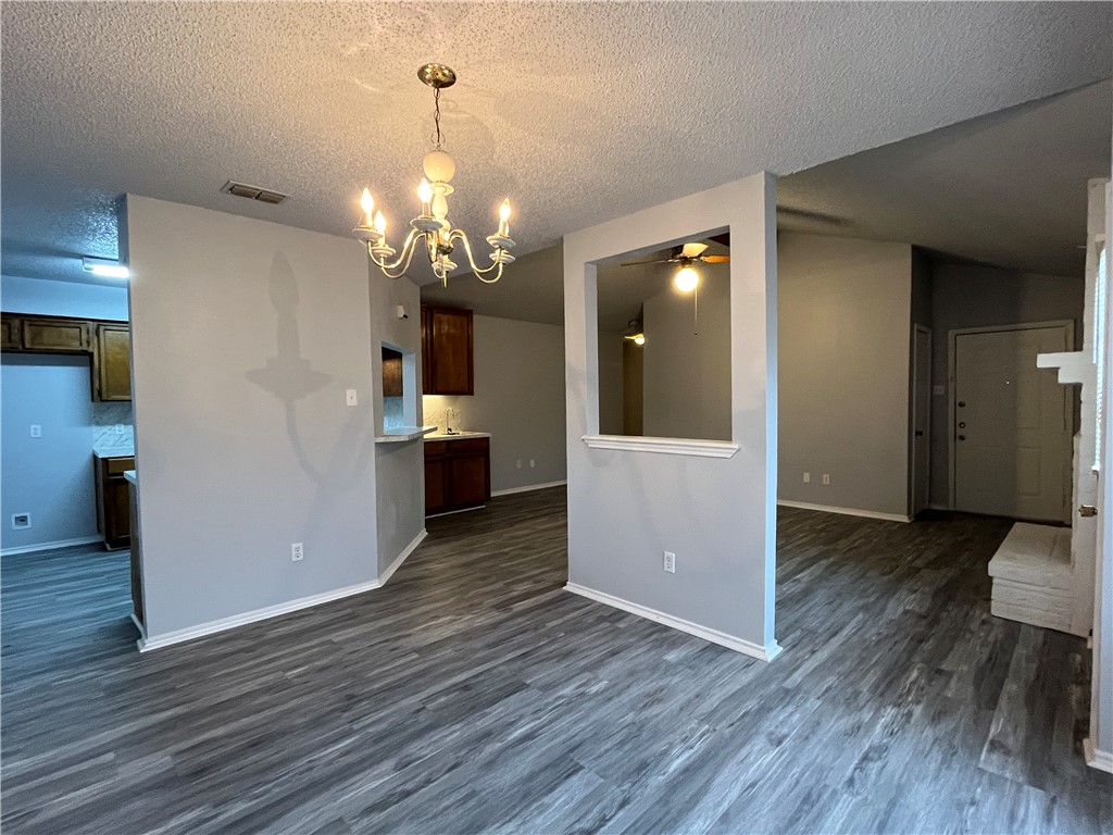 2942 River Bend Ct Property Photo 5