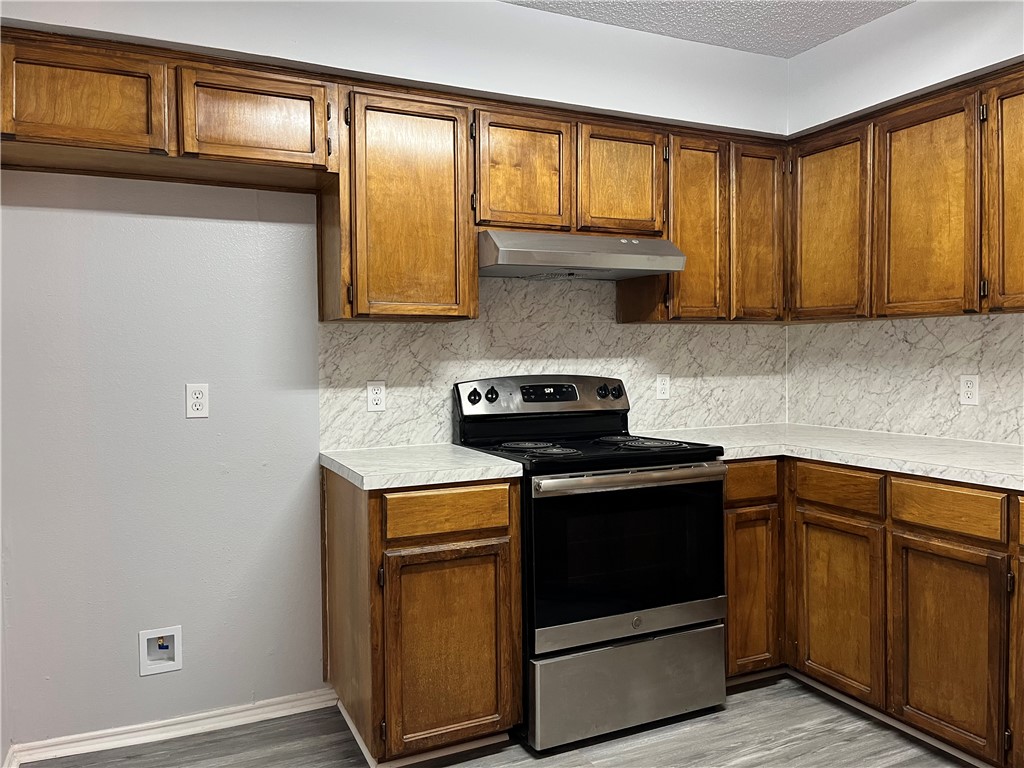2942 River Bend Ct Property Photo 7