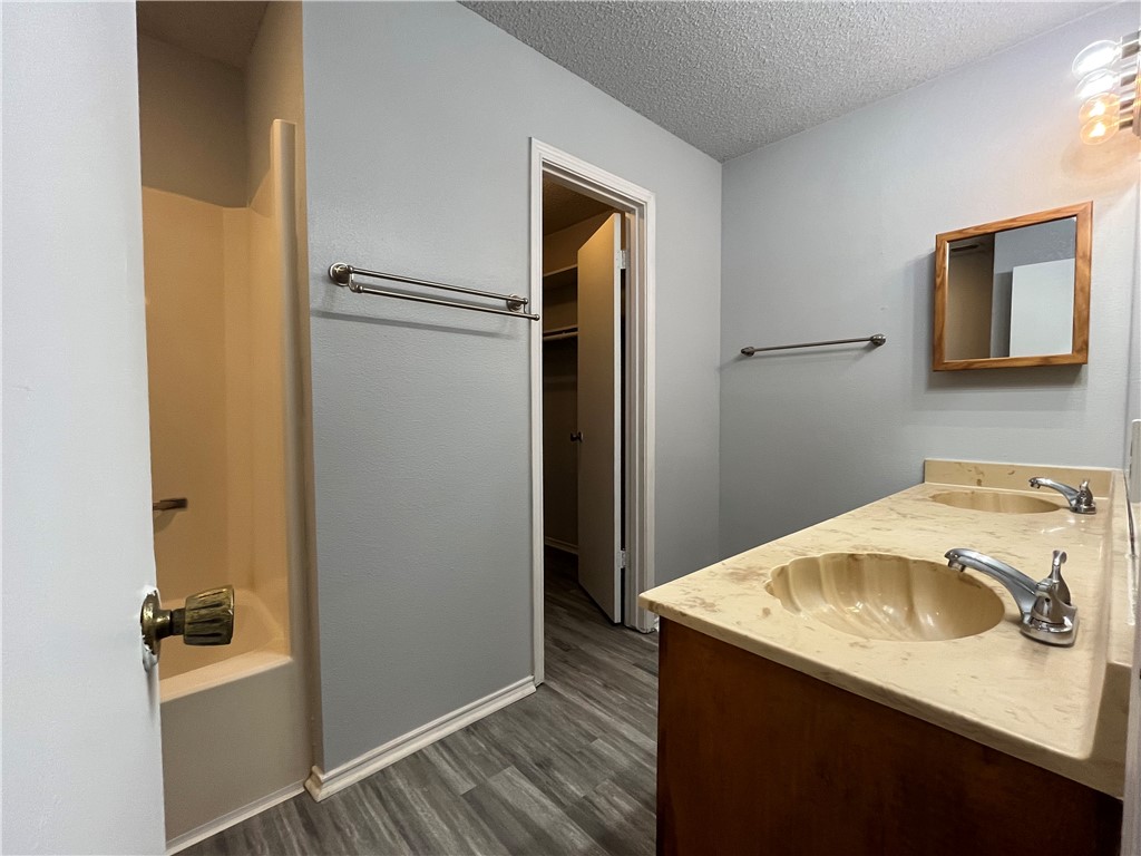 2942 River Bend Ct Property Photo 23