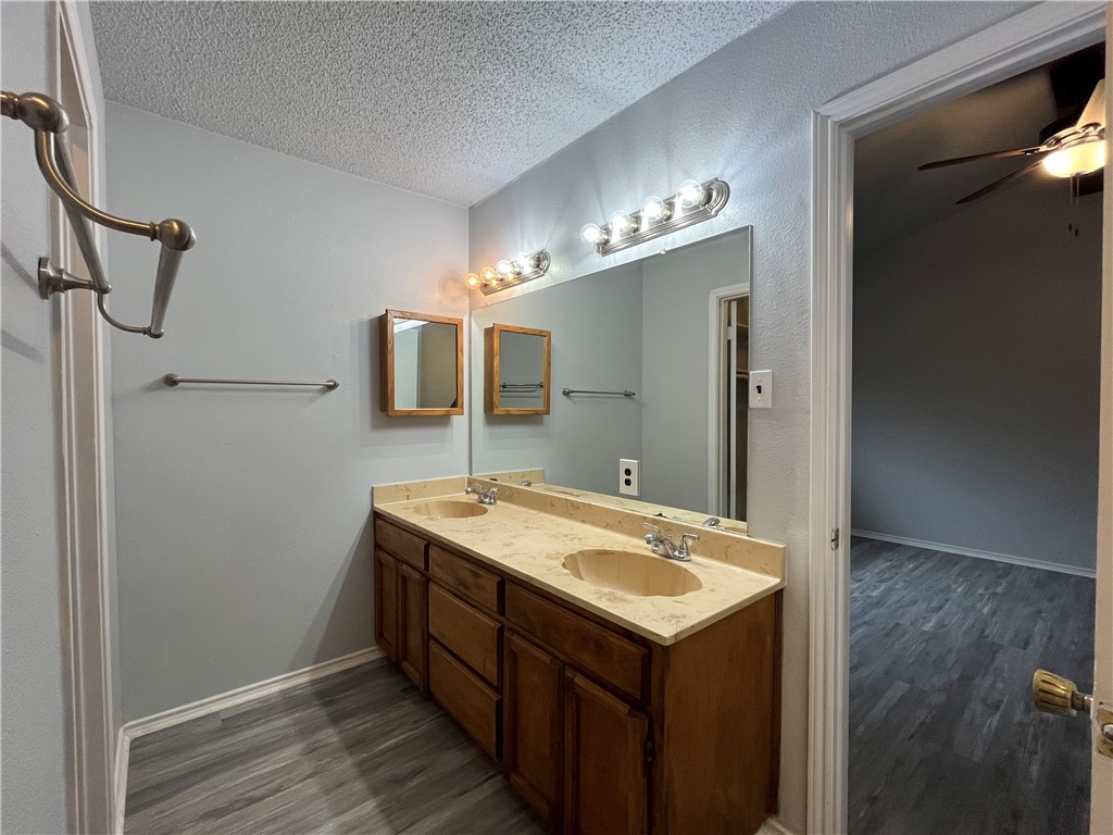 2942 River Bend Ct Property Photo 26