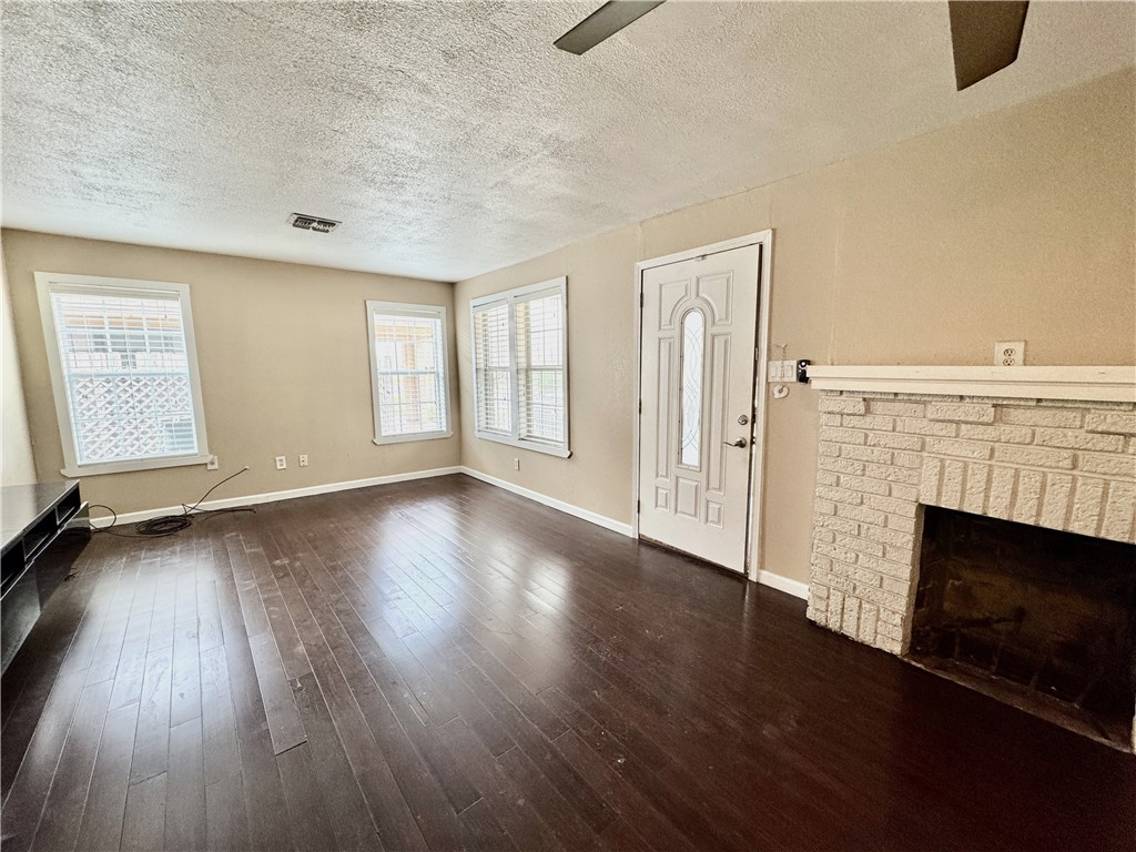 625 Naples St Property Photo 3
