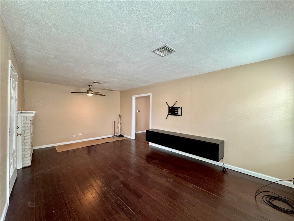 625 Naples St Property Photo 5