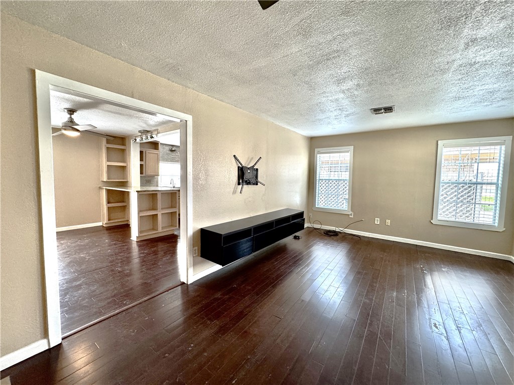 625 Naples St Property Photo 6