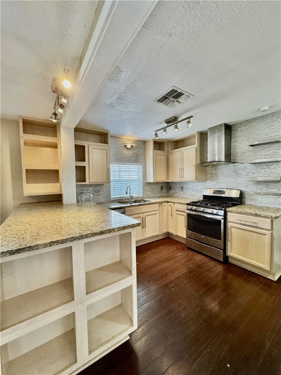 625 Naples St Property Photo 8