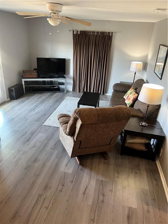 299 Northwest Dr Property Photo 5