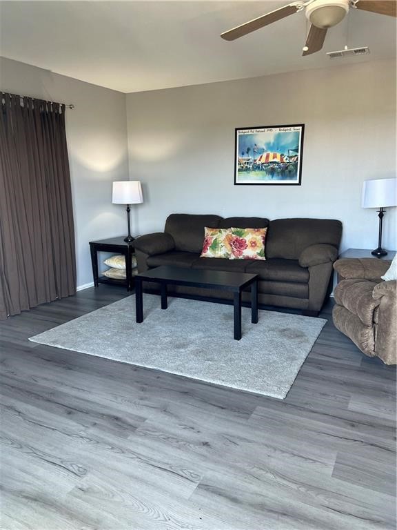 299 Northwest Dr Property Photo 6