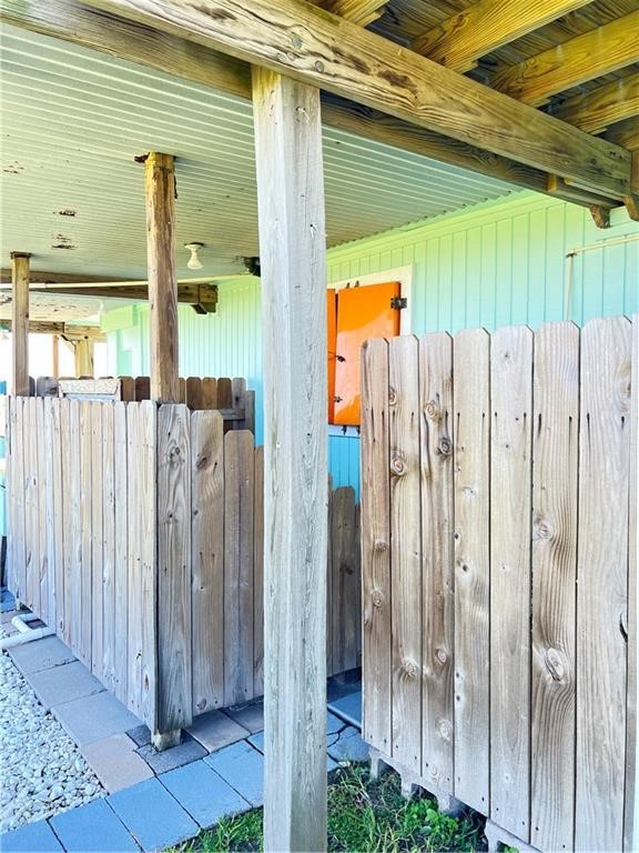 299 Northwest Dr Property Photo 7