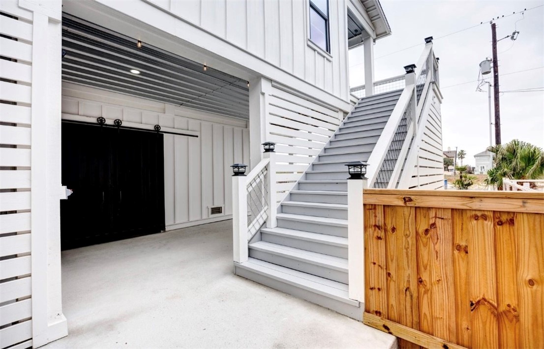 1227 S Magnolia St Property Photo 4