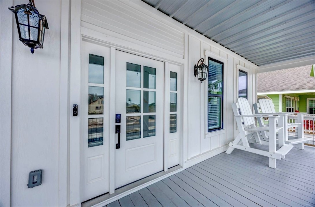 1227 S Magnolia St Property Photo 5