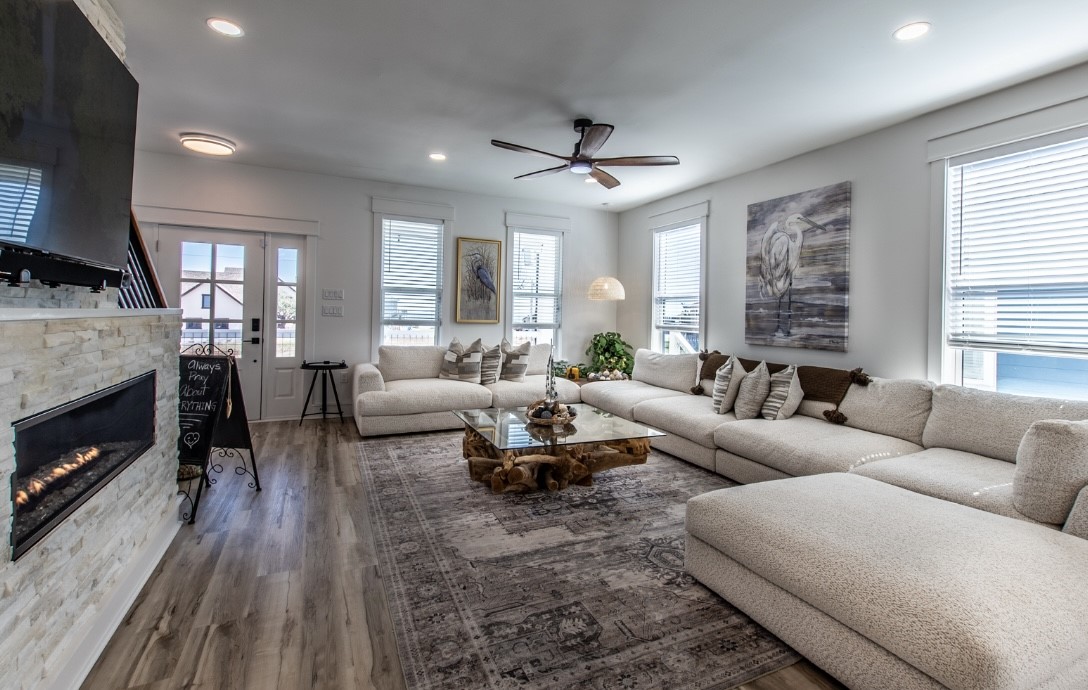 1227 S Magnolia St Property Photo 8