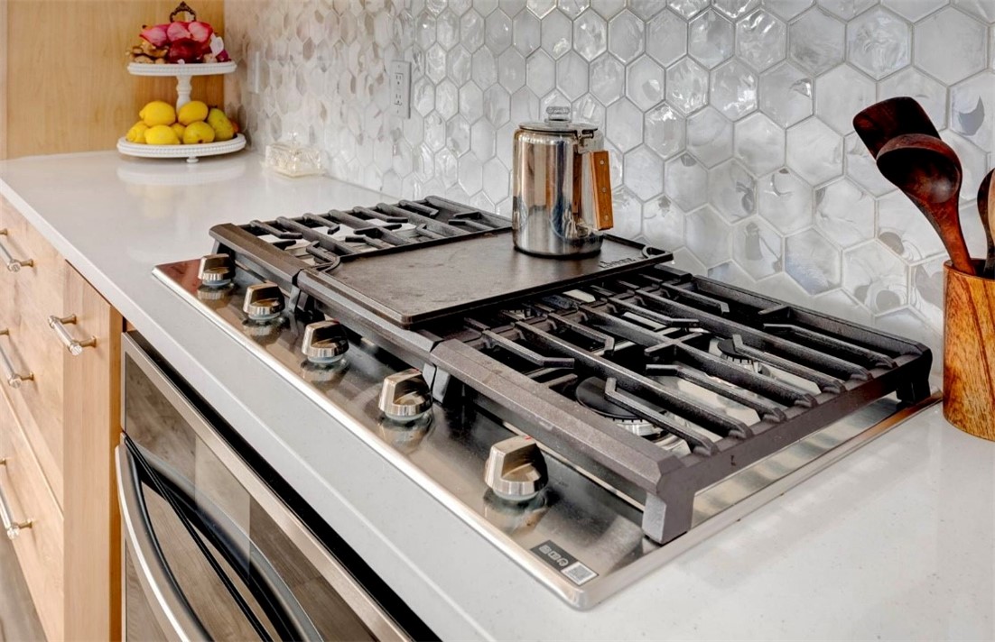 1227 S Magnolia St Property Photo 10