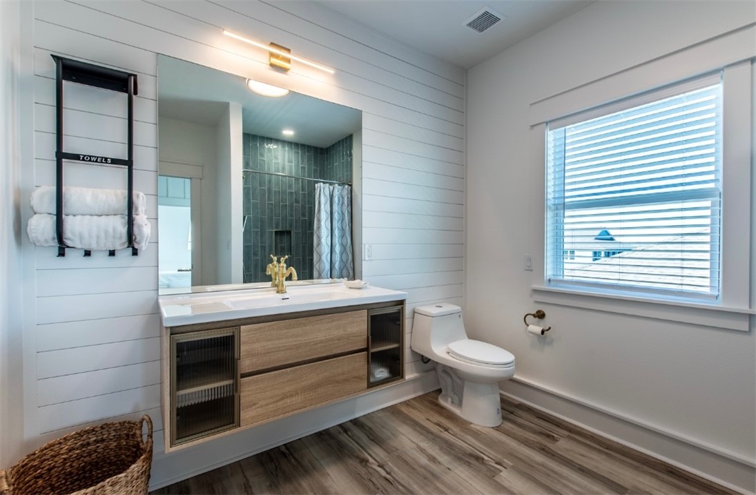 1227 S Magnolia St Property Photo 22