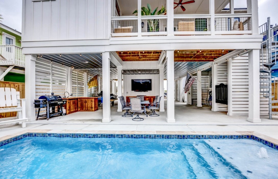 1227 S Magnolia St Property Photo 32