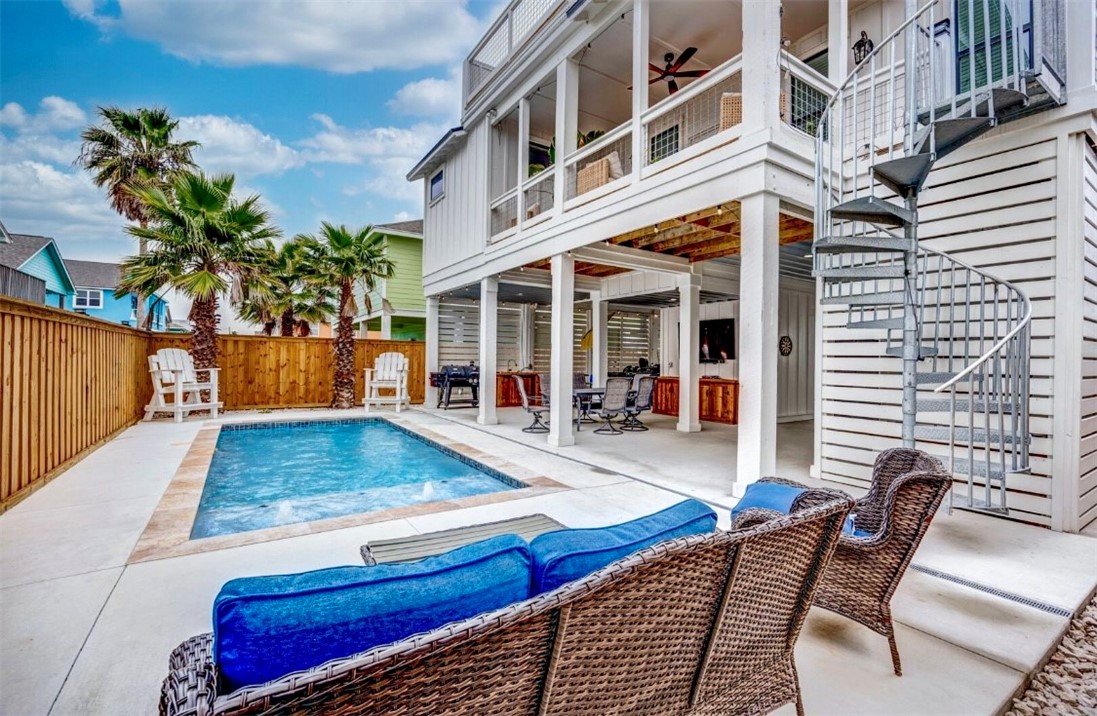 1227 S Magnolia St Property Photo 33