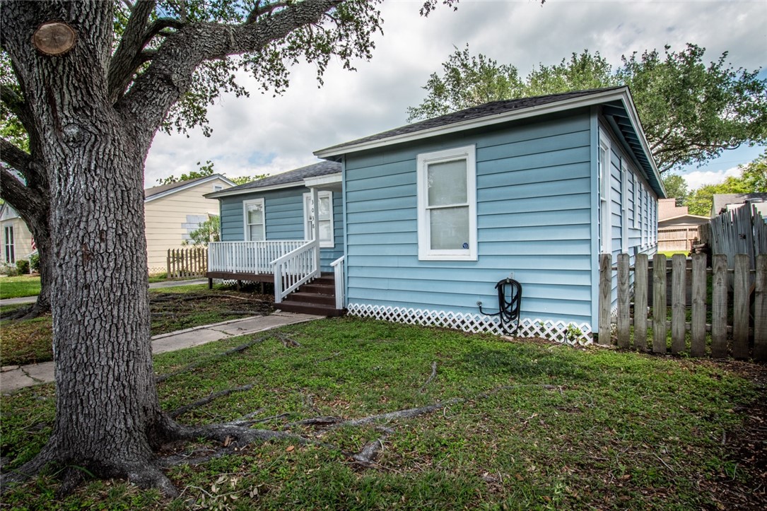3038 Austin St Property Photo 3