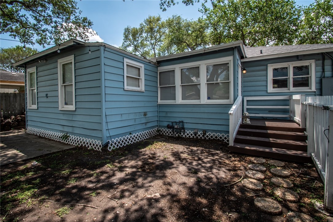 3038 Austin St Property Photo 5