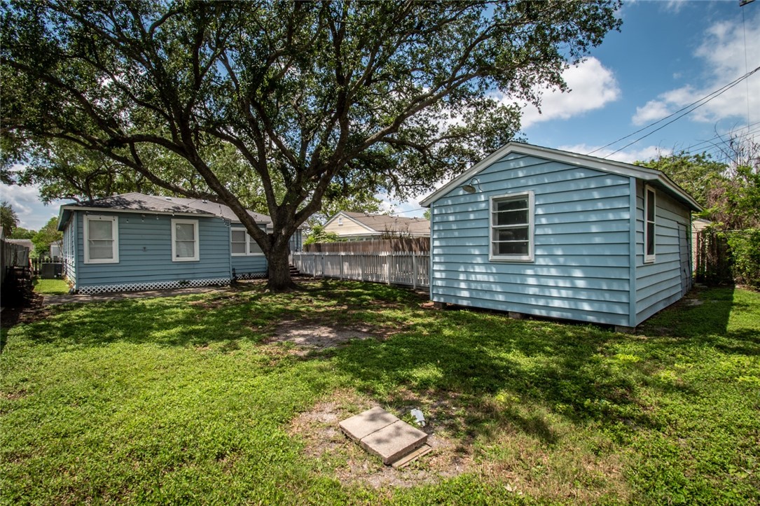 3038 Austin St Property Photo 6