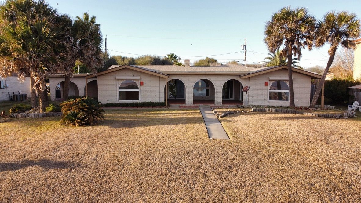 214 Shore Dr Property Photo 4