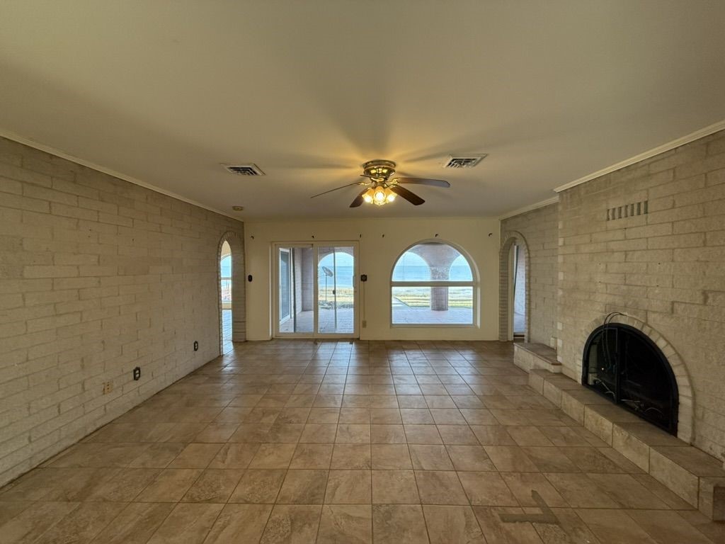 214 Shore Dr Property Photo 6