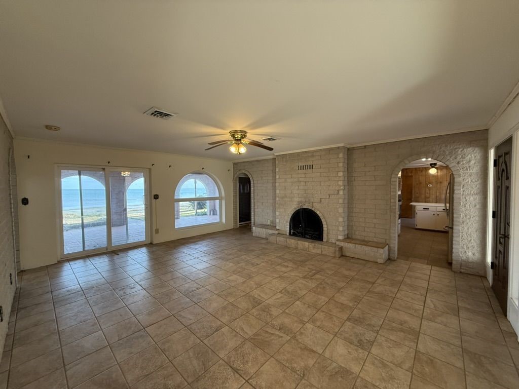 214 Shore Dr Property Photo 7