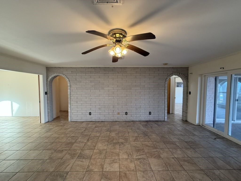 214 Shore Dr Property Photo 8