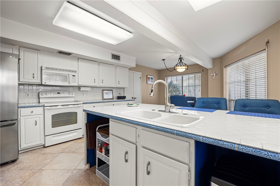 136 Lake Shore Dr Property Photo 9