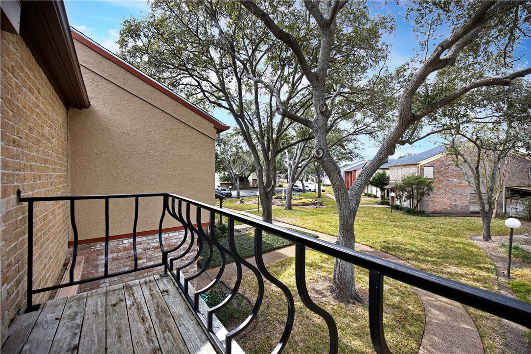 136 Lake Shore Dr Property Photo 32