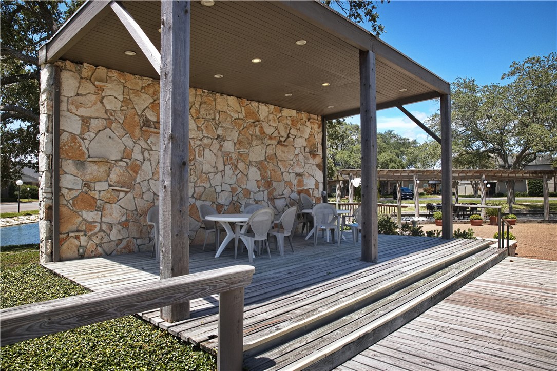 136 Lake Shore Dr Property Photo 33