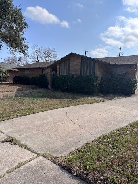 4633 Wilma Dr Property Photo 3