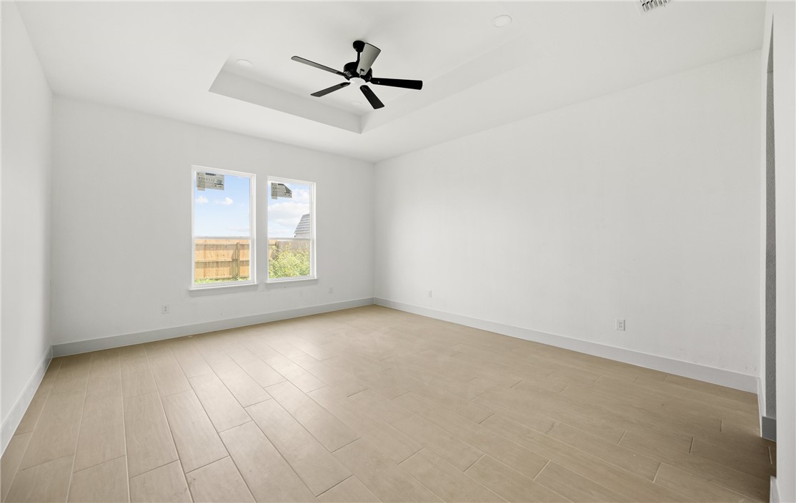 1482 Dragonstone Ct Property Photo 9