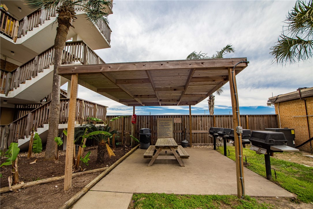 14810 Windward Dr 102 Property Photo 11